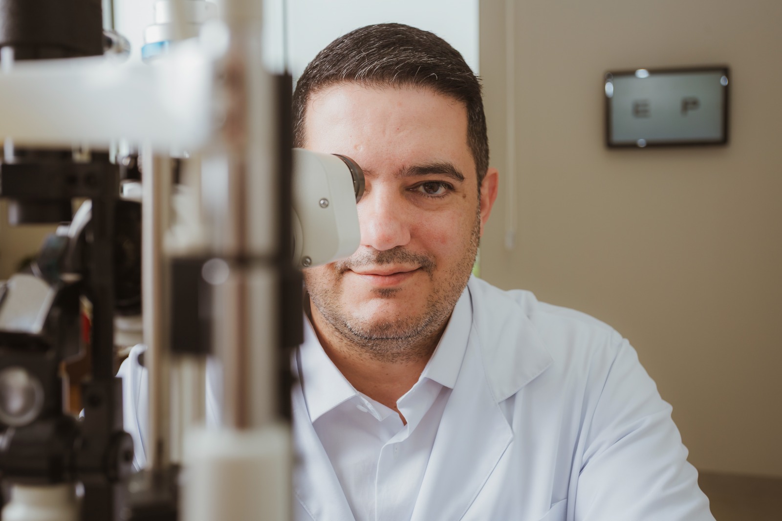 Dr. Caio de Mílio - Consulta oftalmológica