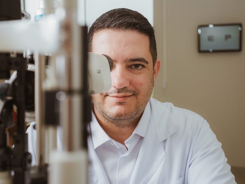 Atendimento oftalmológico com o Dr. Caio D'Emilio